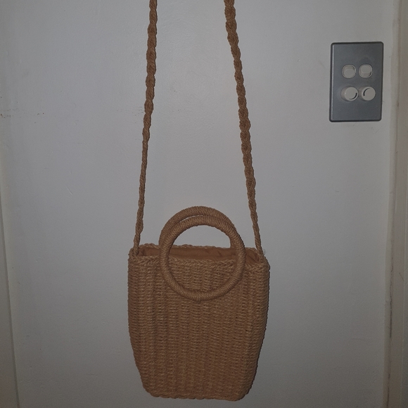 Woven Handbag - Picture 2 of 3